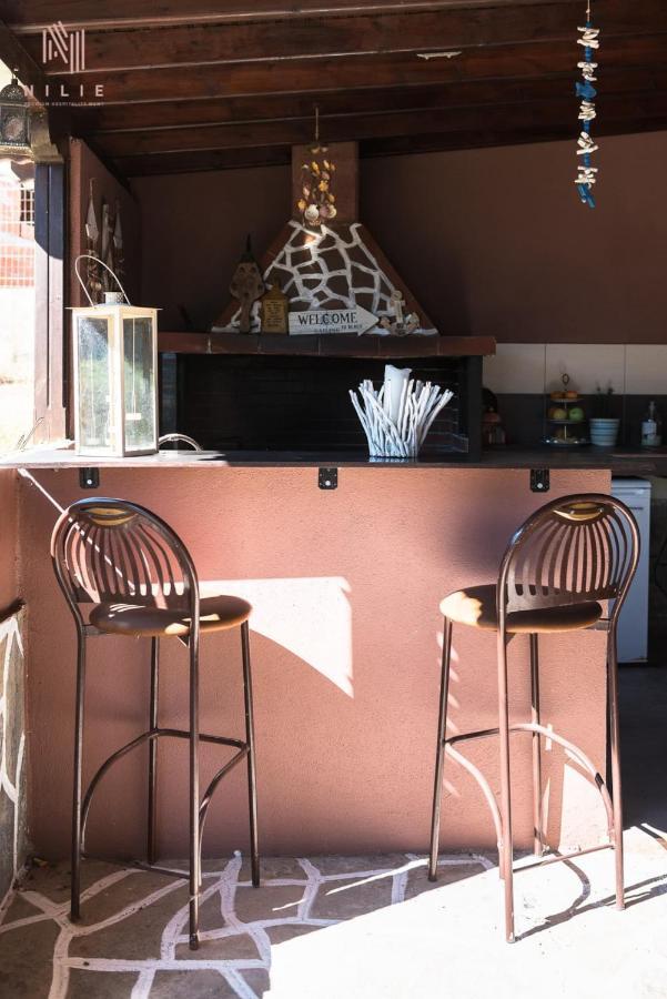 Villa Roadhouse, Nilie Hospitality Mgmt Flogita Exterior foto