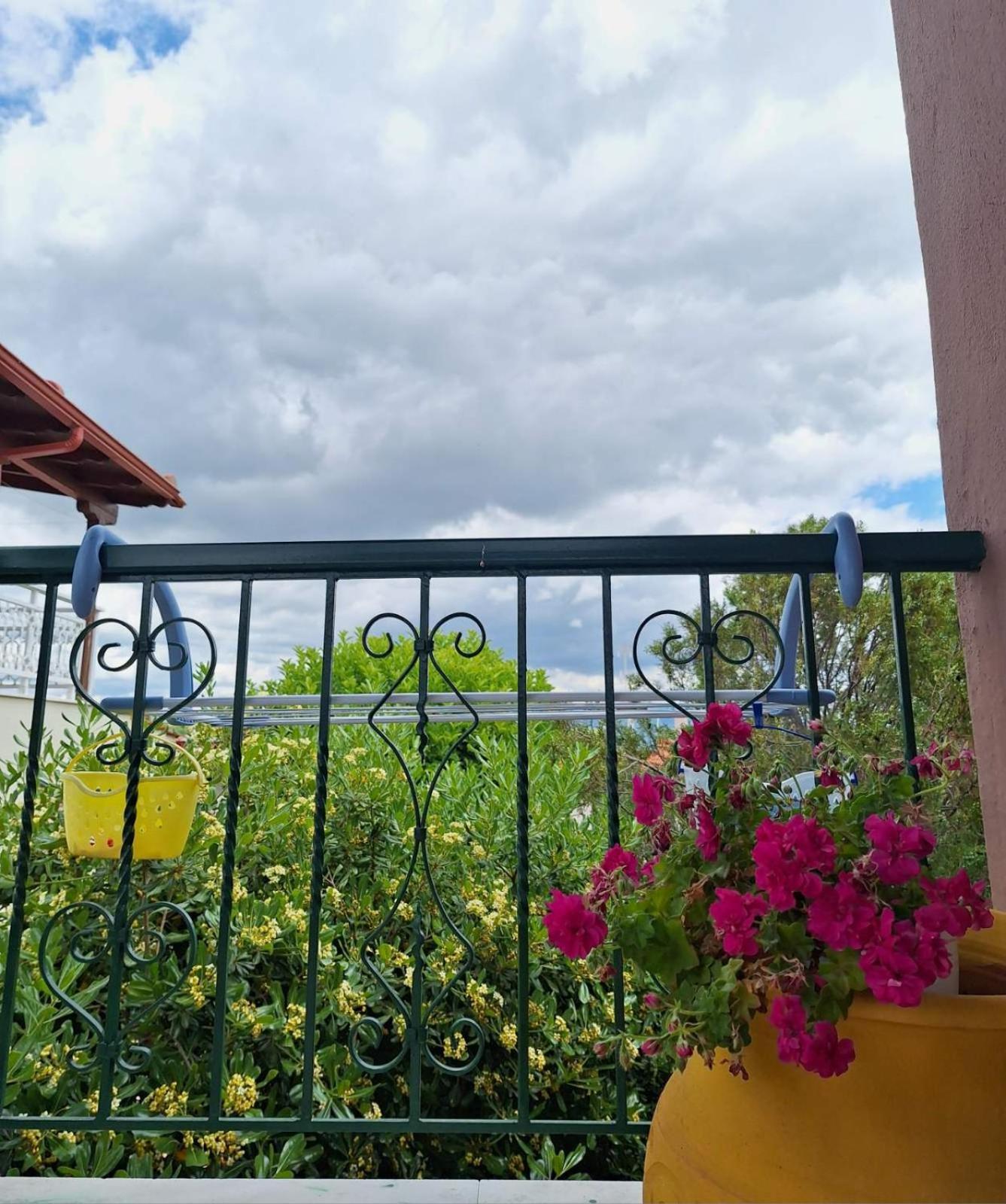 Villa Roadhouse, Nilie Hospitality Mgmt Flogita Exterior foto